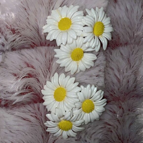 Vintage lot of 3 flower clip earring - Picture 2 of 7